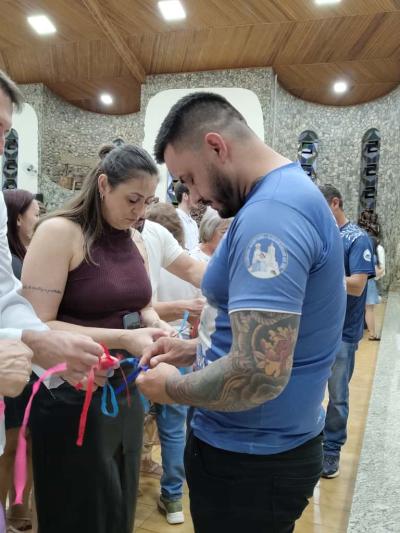 3º Dia da Novena reúne centenas de devotos no Santuário Nossa Senhora Aparecida Celebração foi presidida pelo Padre Aroldo Shinemann Filho e marcada por fé